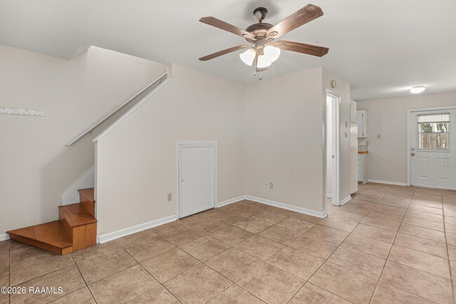 Photo - 115 Woodworth Ln