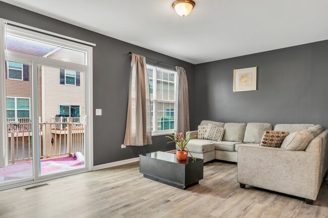 Photo - 214 Lionel Dr