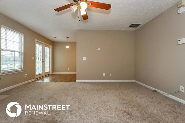 Photo - 815 Lakeside Cir