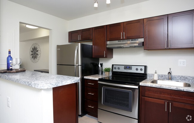 2BR, 1BA Townhome - 900 SF - Mariners Pointe