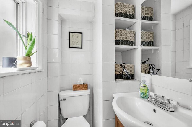 Photo - 2567 Kern St