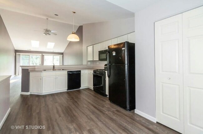 Photo - 1069 Ripple Ridge