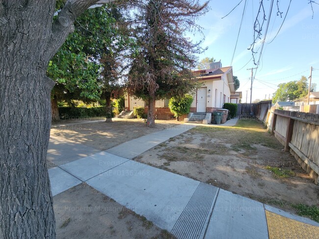 Move in ready. 3 bedrooms/ 1.5 bath, yard,... - Move in ready. 3 bedrooms/ 1.5 bath, yard,... Townhome