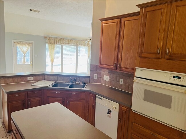 Photo - 310 Annes Way