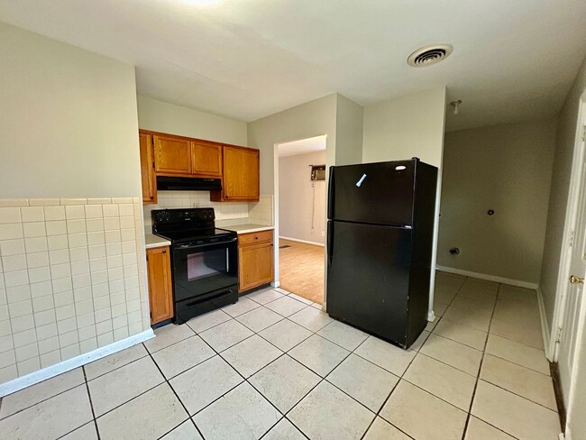 Photo - 3 Bedroom! Available Now!