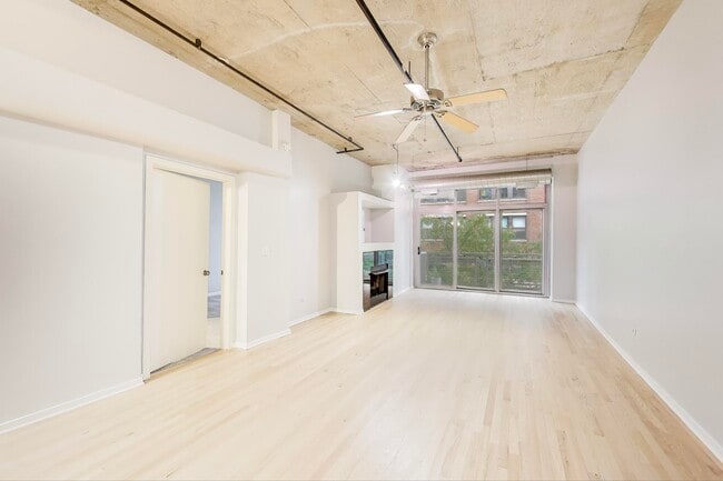 Photo - 933 W Van Buren St Unit 304