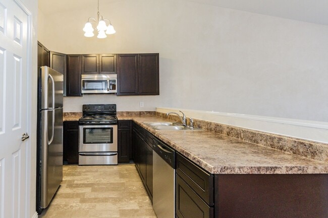 Photo - 2 Bedroom, 2 Bathroom duplex with garage Unidad 2056 Huntmaster