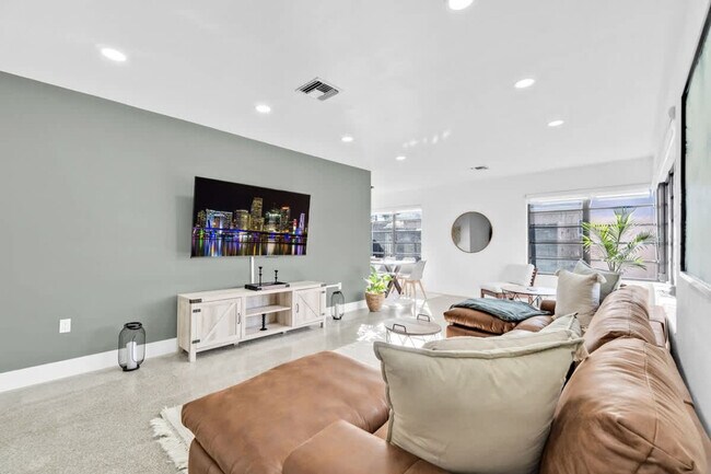 Photo - 6540 Park St Unit ID1372331P