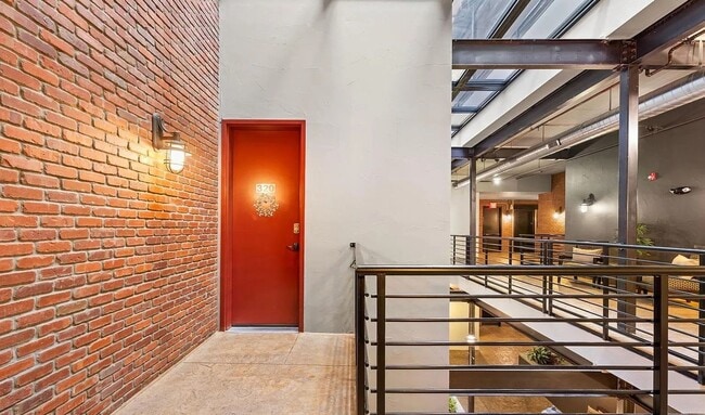 Building Photo - Luxury Old Town Loft in the Prestigious Magnolia Building