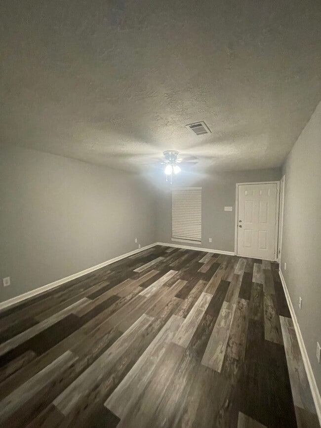 Photo - 1917 Pine Tree Dr