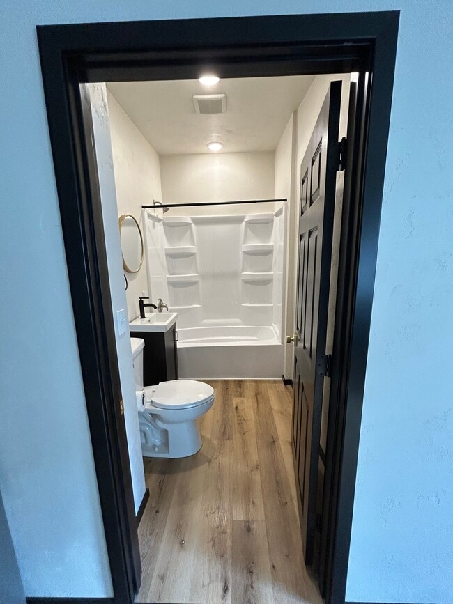 Photo - 406 W 5th St Unit 4