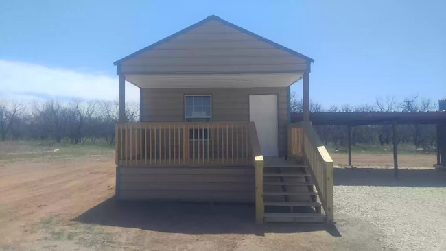 Photo - 2020 Family Ln.