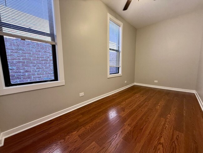 Photo - 3728 S Parnell Ave Unidad 2R