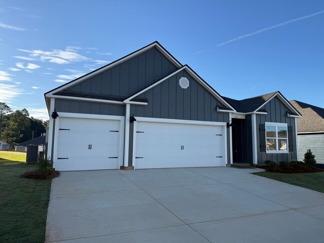 Building Photo - Springville Schools One Level 4 Bedroom / 3 Bathroom/ 3 Car Garage