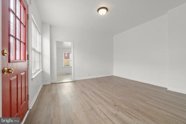 Photo - 221 Broadway St