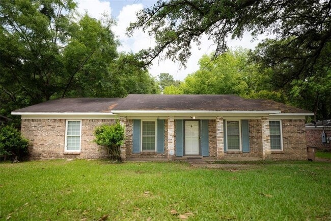 Photo - 5400 Larchmont Dr House