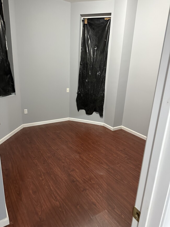 Sunny and Airy duplex apartment, Newly renovated Near transportation - 813 N Fulton Ave Apartments Unit First floor