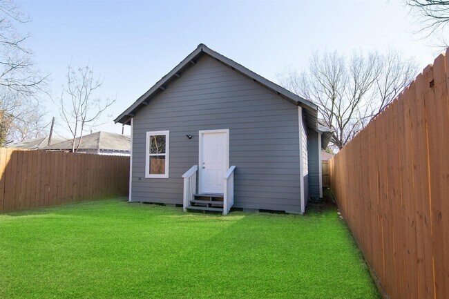 Building Photo - 1709 Stevens St