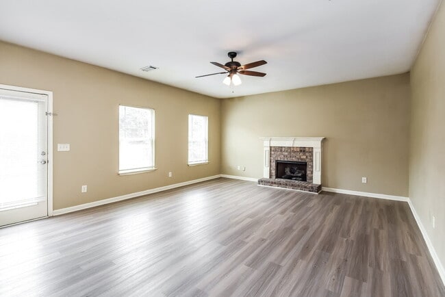 Photo - 13 Thatch Ct