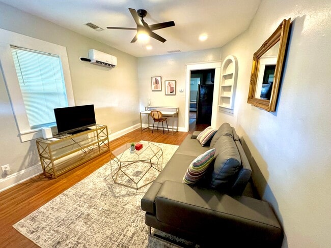 658 Cascade Ave SW Unit A