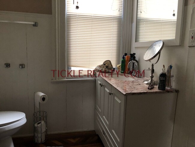 Building Photo - 300 Meigs St Unit 2