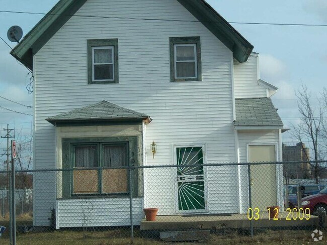 Building Photo - 100 Upton Ave Unit B Rental