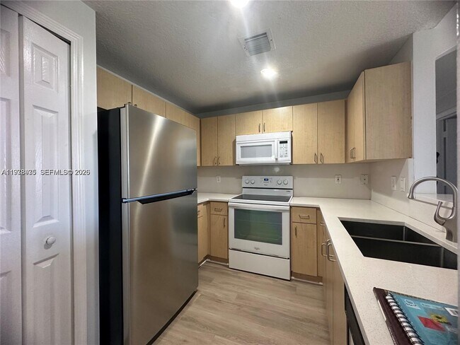 Photo - 6440 NW 114th Ave Unit 432