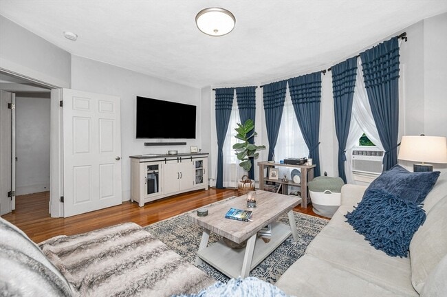 Photo - 499 Humphrey St Unidad 3