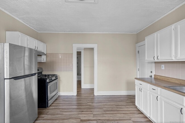 Building Photo - 838 Capitol Ave Unit 3 Rental