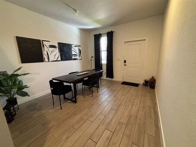 Photo - 830 SE 19th St