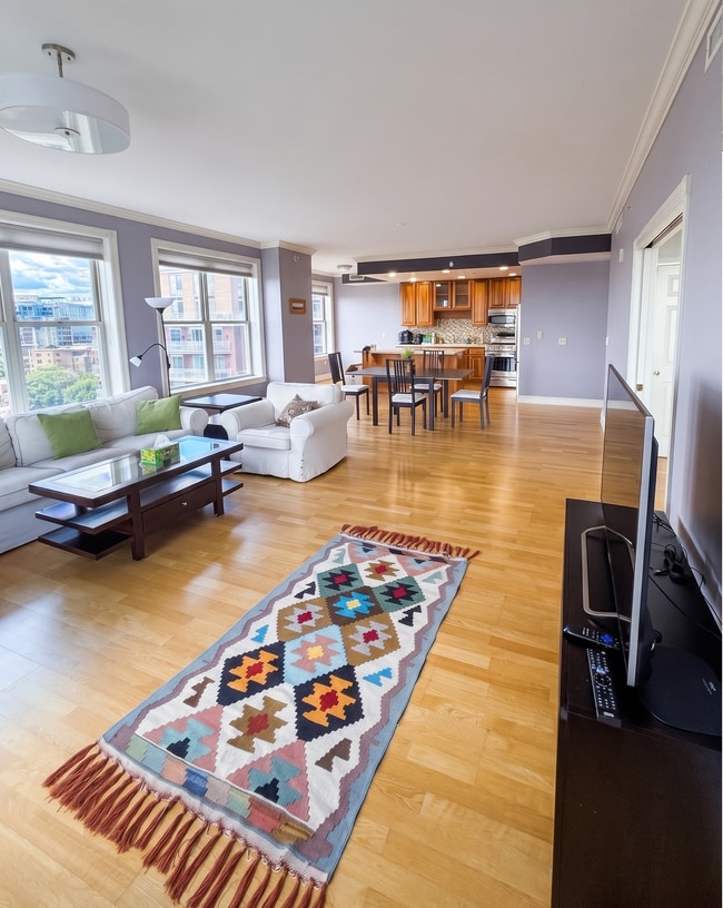 Building Photo - 360 W Washington Ave Unit 1001