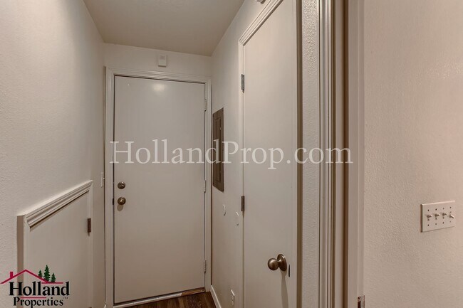 Photo - Laducer 4228-GLPJ LLC Unidad A