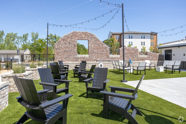 Outdoor Lounge - Heron Mill Apartments at Douglasville