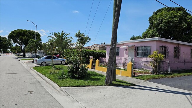 Photo - 11 W 19th St