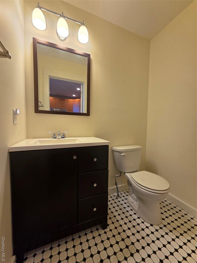 Photo - 231 Reynolds Rd Unit 9