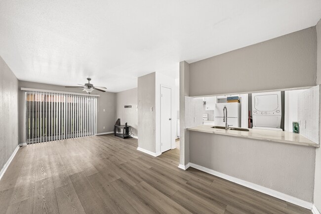 Building Photo - 9090 S Braeswood Blvd Unit 75