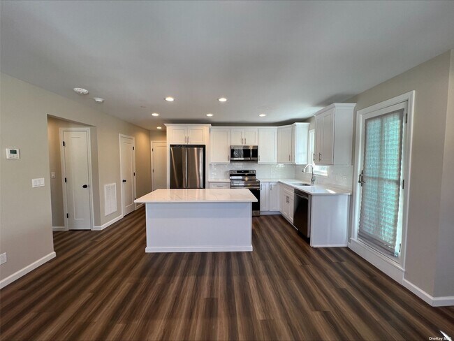 Photo - 269 Bayville Ave