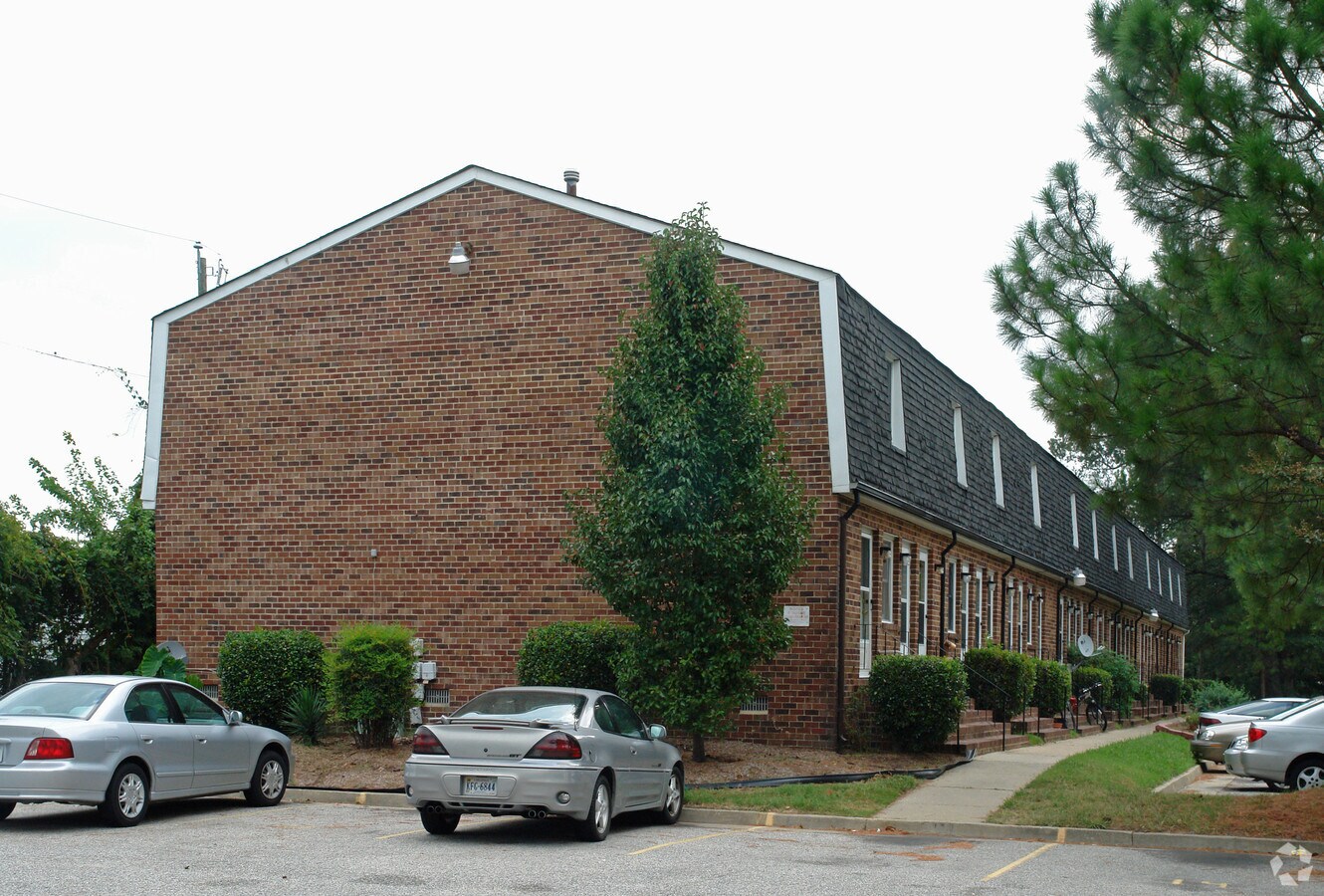 Photo - A-VADTO Gardens Apartments