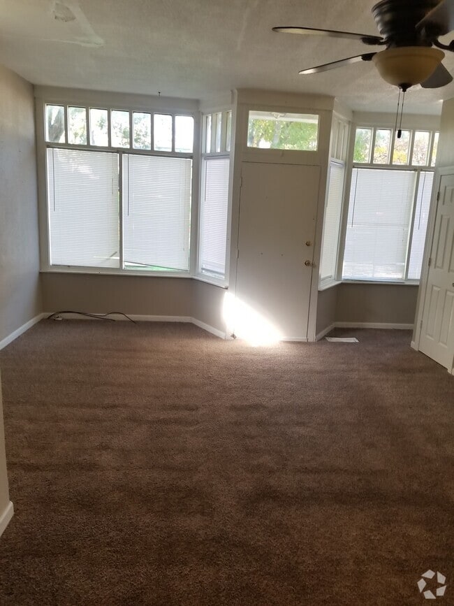 Building Photo - 2 BR/1 Bath home