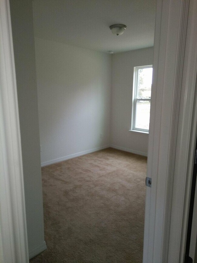 Photo - Spacious 3-Bedroom Home in Marion Oaks – Modern Comfort & Convenient Location!