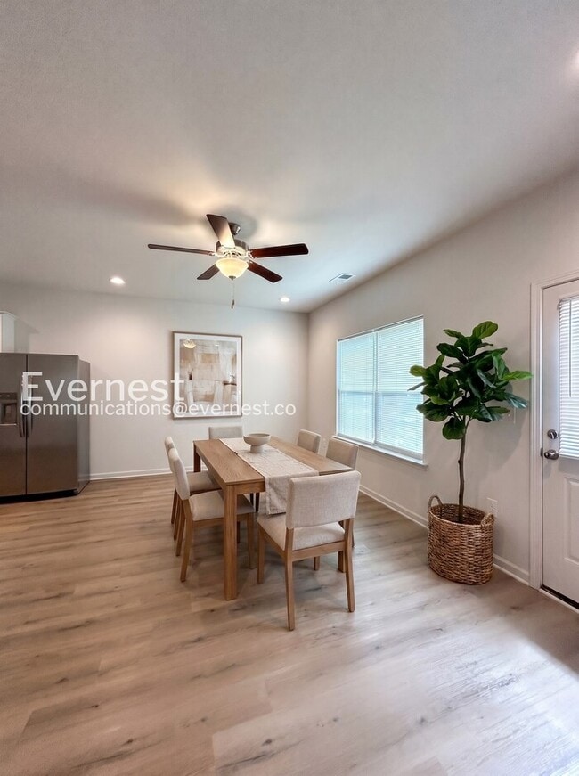 Photo - 725 N McFarland St