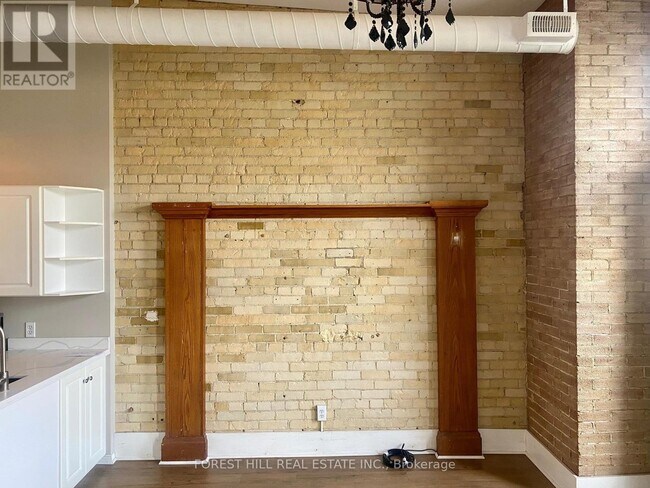 Photo - 18 Water St N