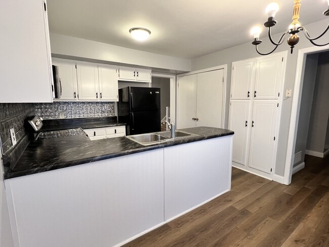 Photo - 303 E Montcastle Dr