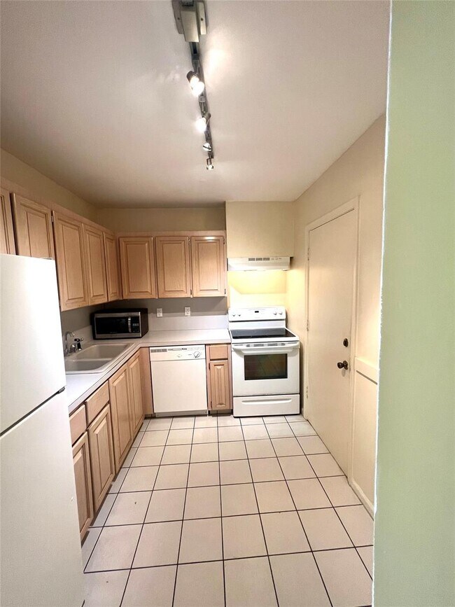 Photo - 2221 NE 68th St Unit 929