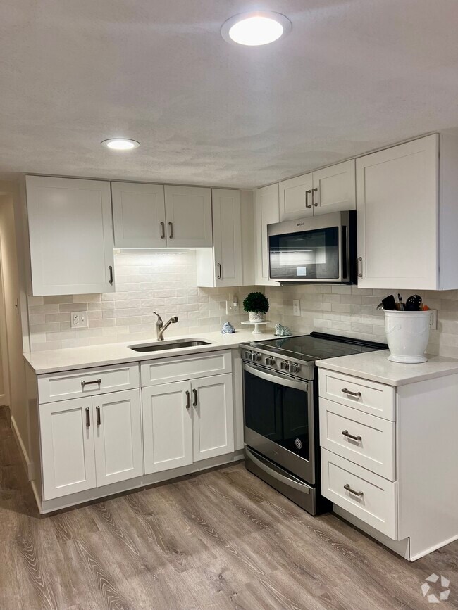 Building Photo - 20 Arnold St Unit 20 Arnold Street Needham Rental