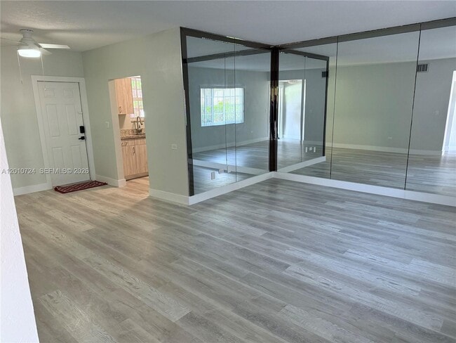 Photo - 2424 SW 12th St Unidad 1