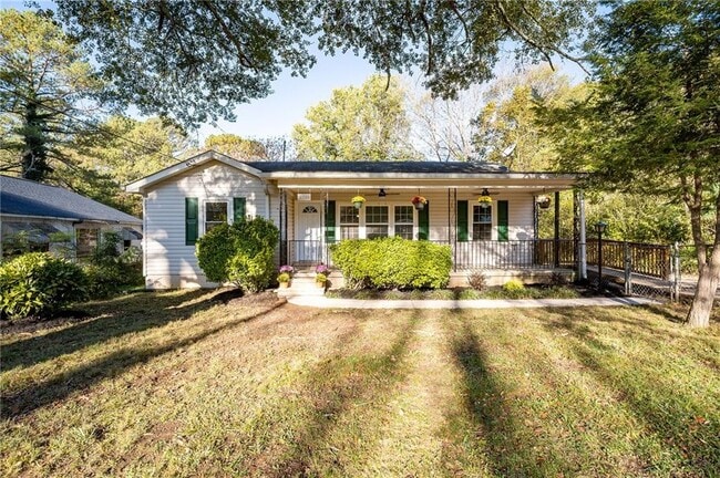 Photo - 2710 Maple Rd SE