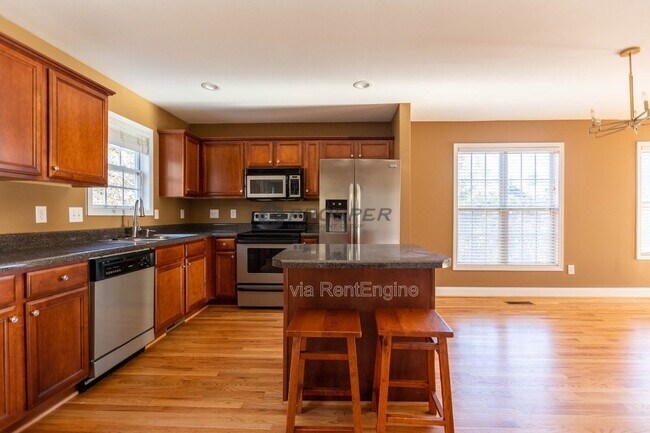 Photo - 102 Wellington Ave