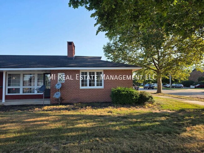 Photo - 221 W 29th St