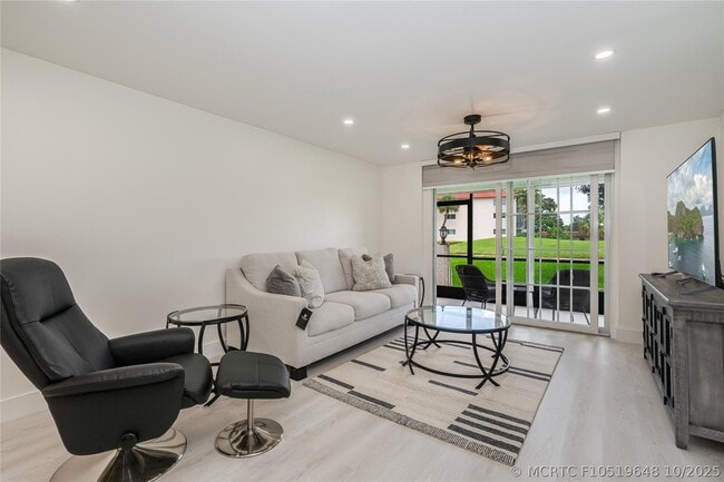 Photo - 411 S Hollybrook Dr Unit 109
